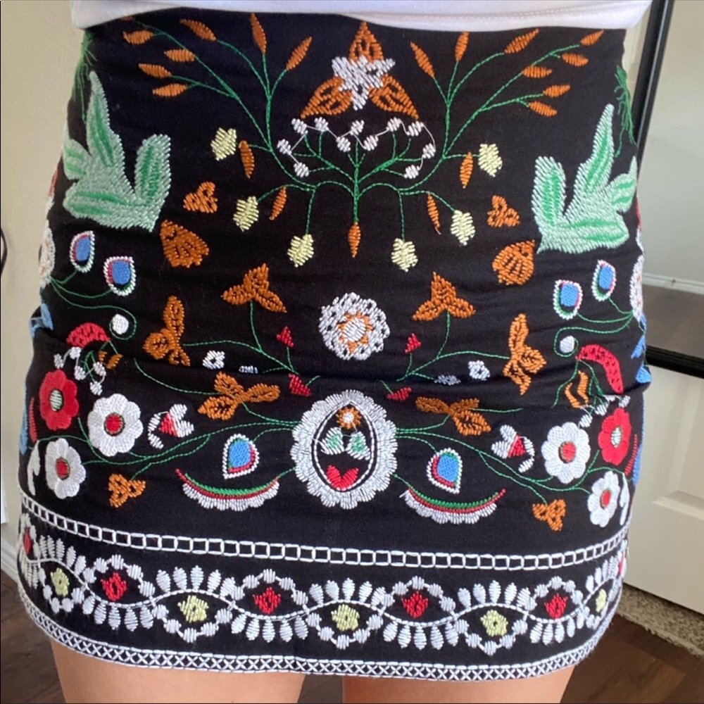 Zara BBWM Woman’s Multicolor embroidered skirt